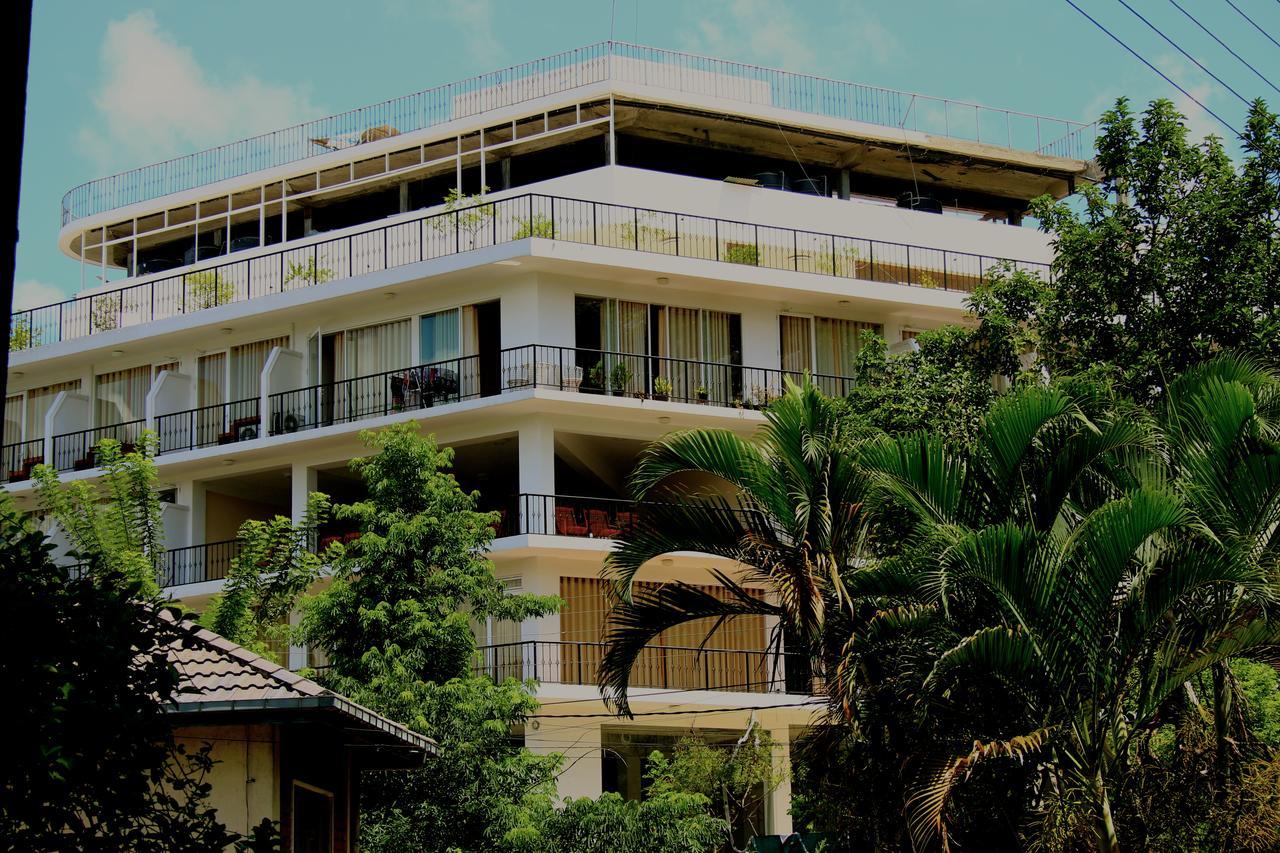 Sky View Grand Hotel Kandy Exterior photo